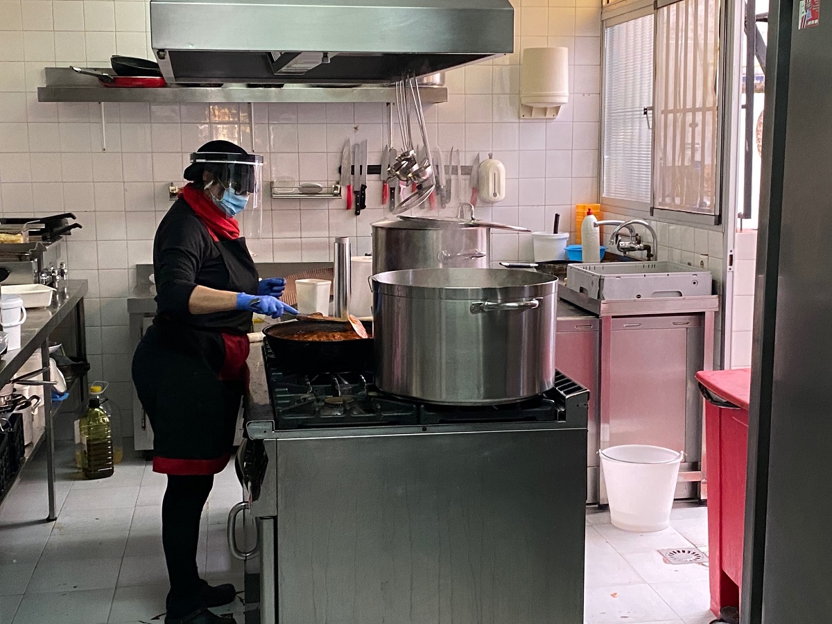 El comedor social y Cruz Roja están atendiendo a los usuarios.