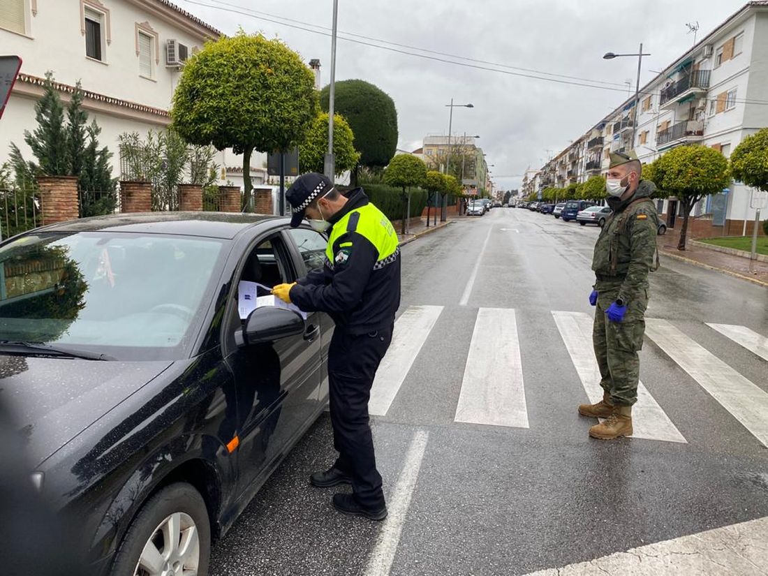 Hoy se han establecido controles mixtos con policías locales y legionarios.
