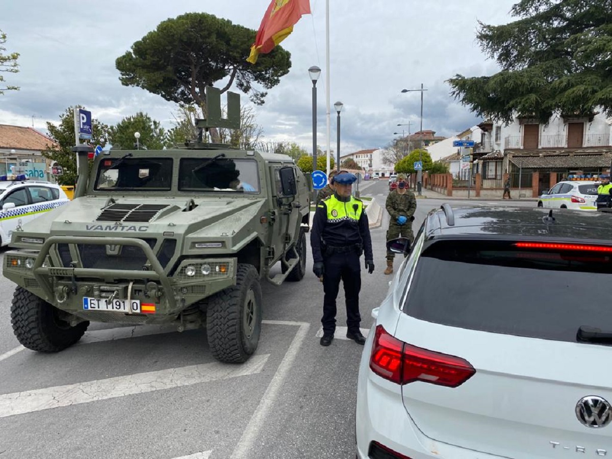 La Policía Local y la Legión intensifican los controles en las calles rondeñas para el cumplimiento de las normas del estado de alarma