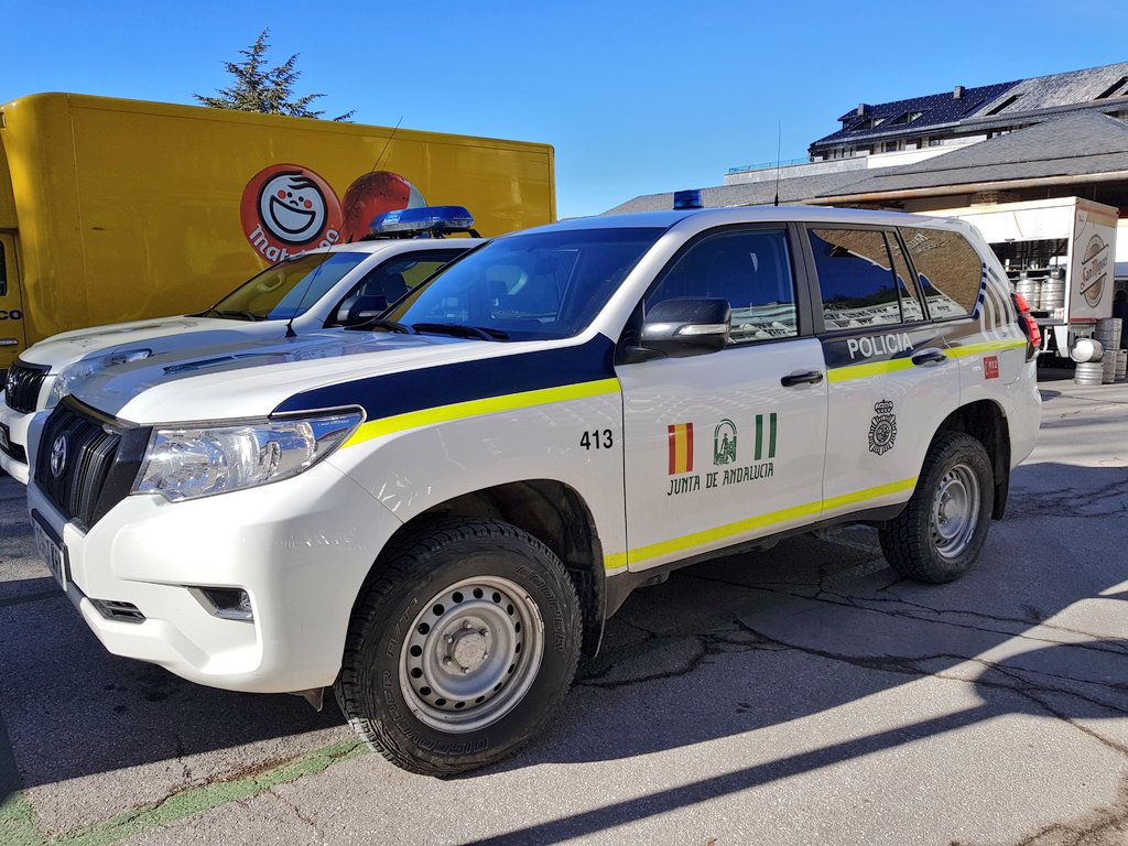 Dos patrullas de la Policía Autonómica de Andalucía.