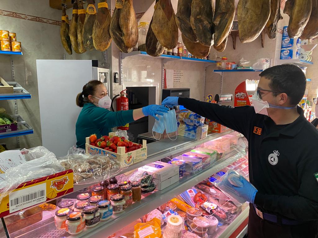 Hoy se ha realizado un segundo reparto por diferentes pequeños comercios de alimentación de Ronda.