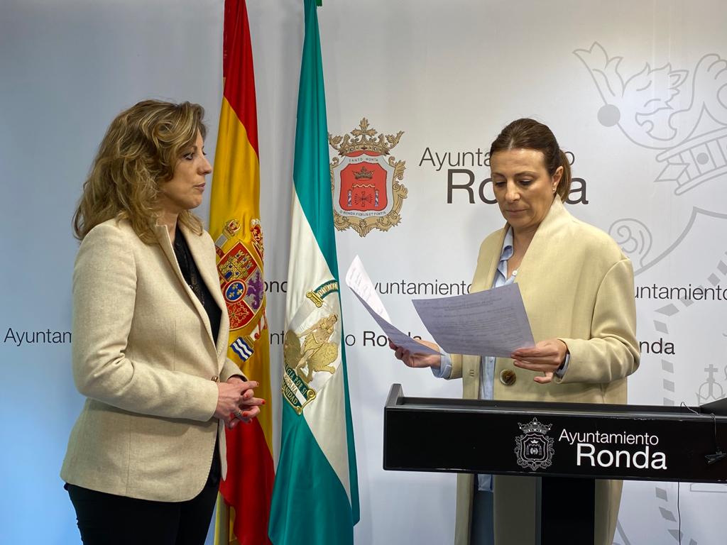 La alcaldesa y la concejal de Economía han explicado hoy las medidas fiscales encaminadas a apoyar a los negocios de hostelería.