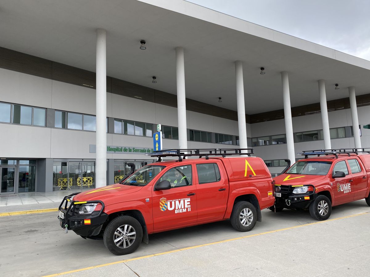 Efectivos de la UME en una de las actuaciones realiadas en el Hospital de la Serranía.
