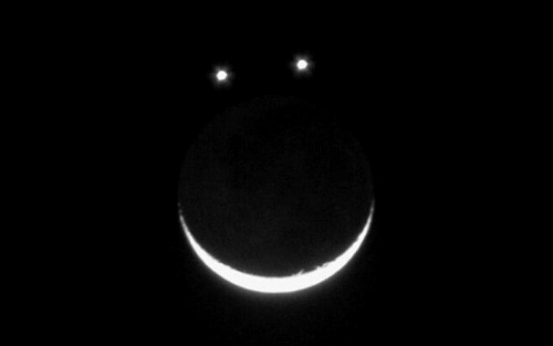 La Luna, Venus y Júpiter se alinearán para formar una cara sonriente en el cielo. Es un bulo.