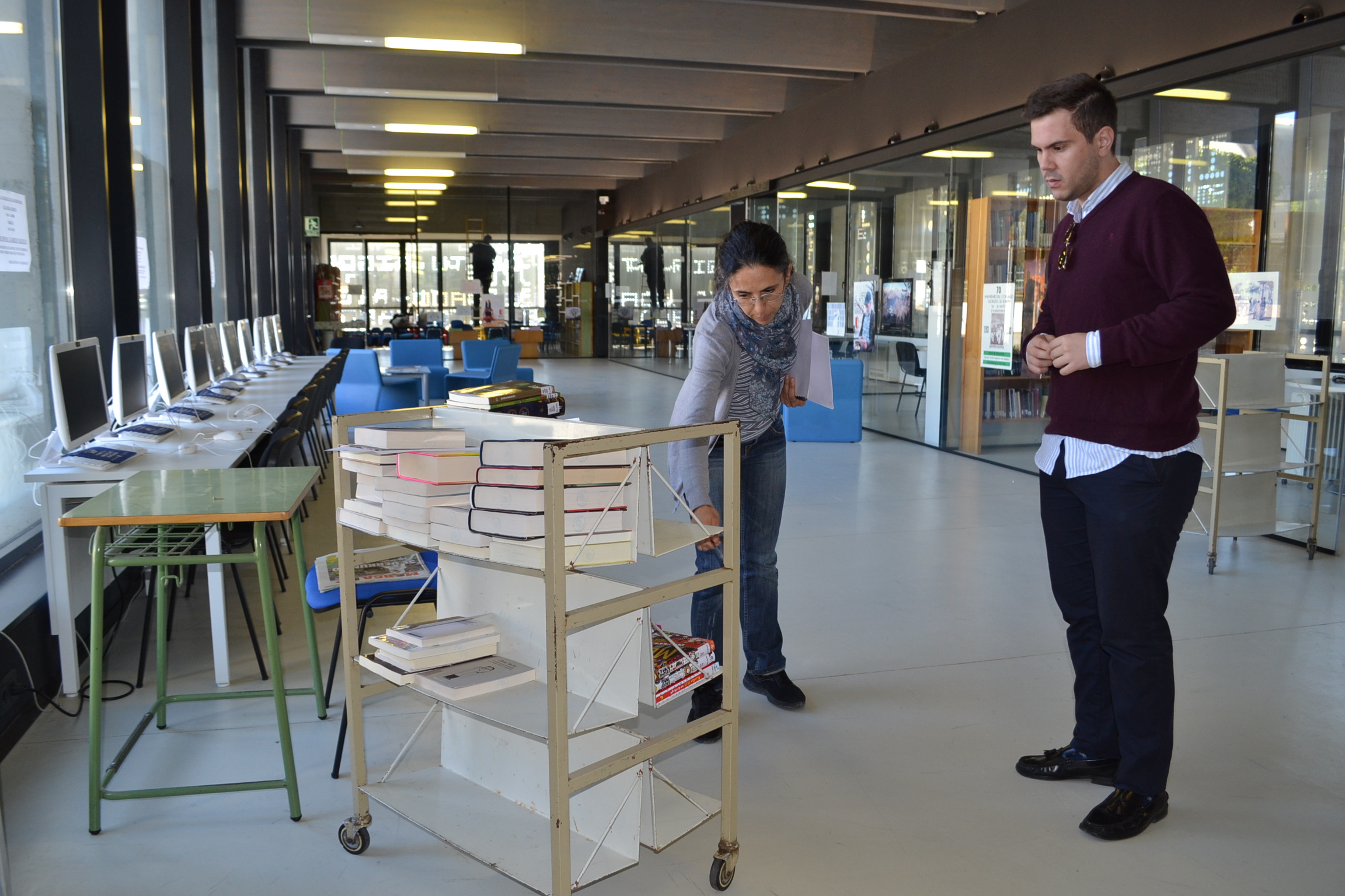 El concejal de Cultura ha supervisado hpy las mejoras realizadas en la Biblioteca Comarcal.