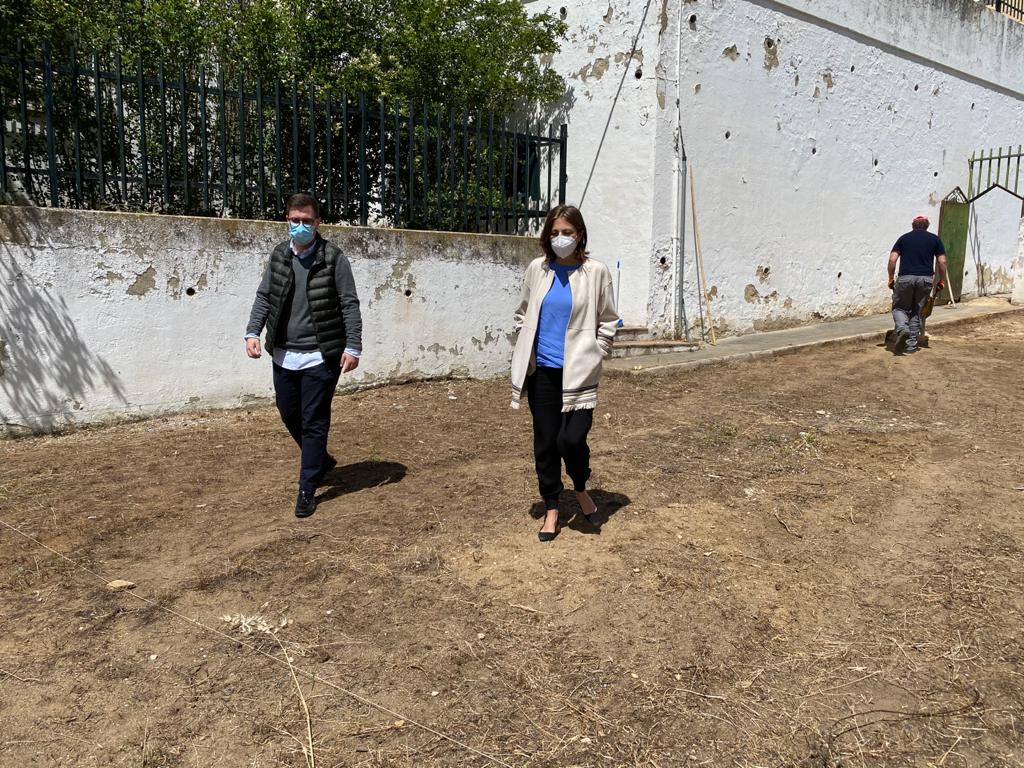 La alcaldesa y el concejal de Educación han visitado las obras que se están realizando en el colegio Martín Pinzón.