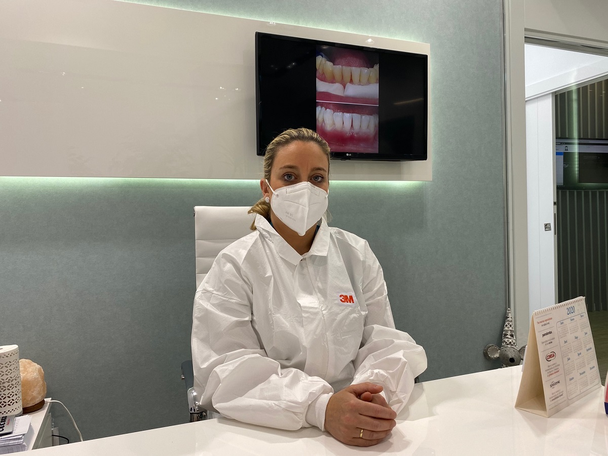 Marta Corrales, odontóloga: «Acudir al dentista es seguro, ya que cumplimos todos los protocolos sanitarios sobre el Covid-19»