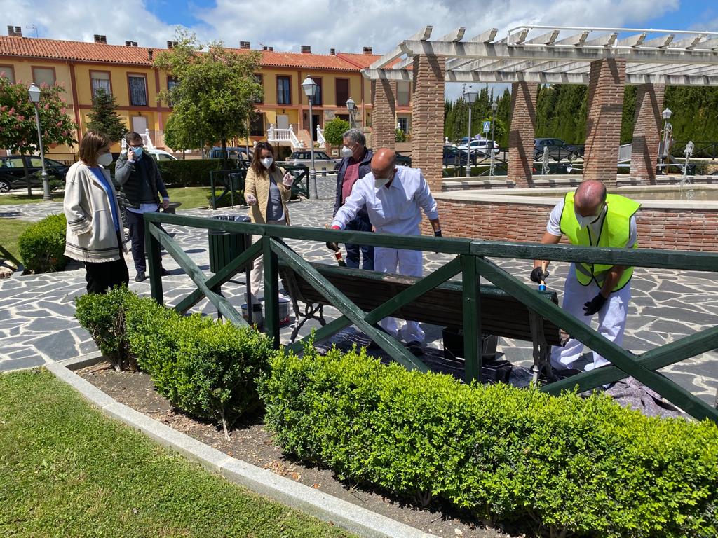 La alcaldesa y concejales han visitado hoy los espacios públicos que se están mejorando.
