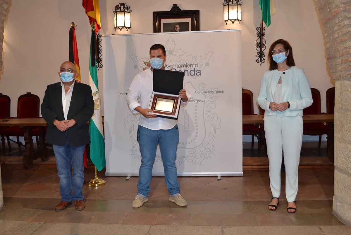 El homenaje se desarrolló en el Salón de Plenos del Ayuntamiento.