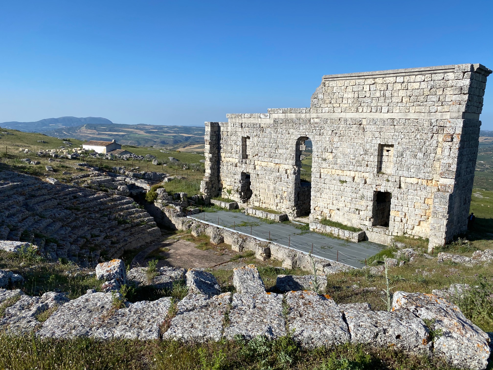 El yacimiento arqueológico de Acinipo es uno de los atractivos arqueológicos de la provincia de Málaga.