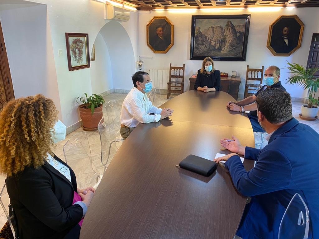 Momento de la reunión mantenida entre responsables municipales y de Apymer.