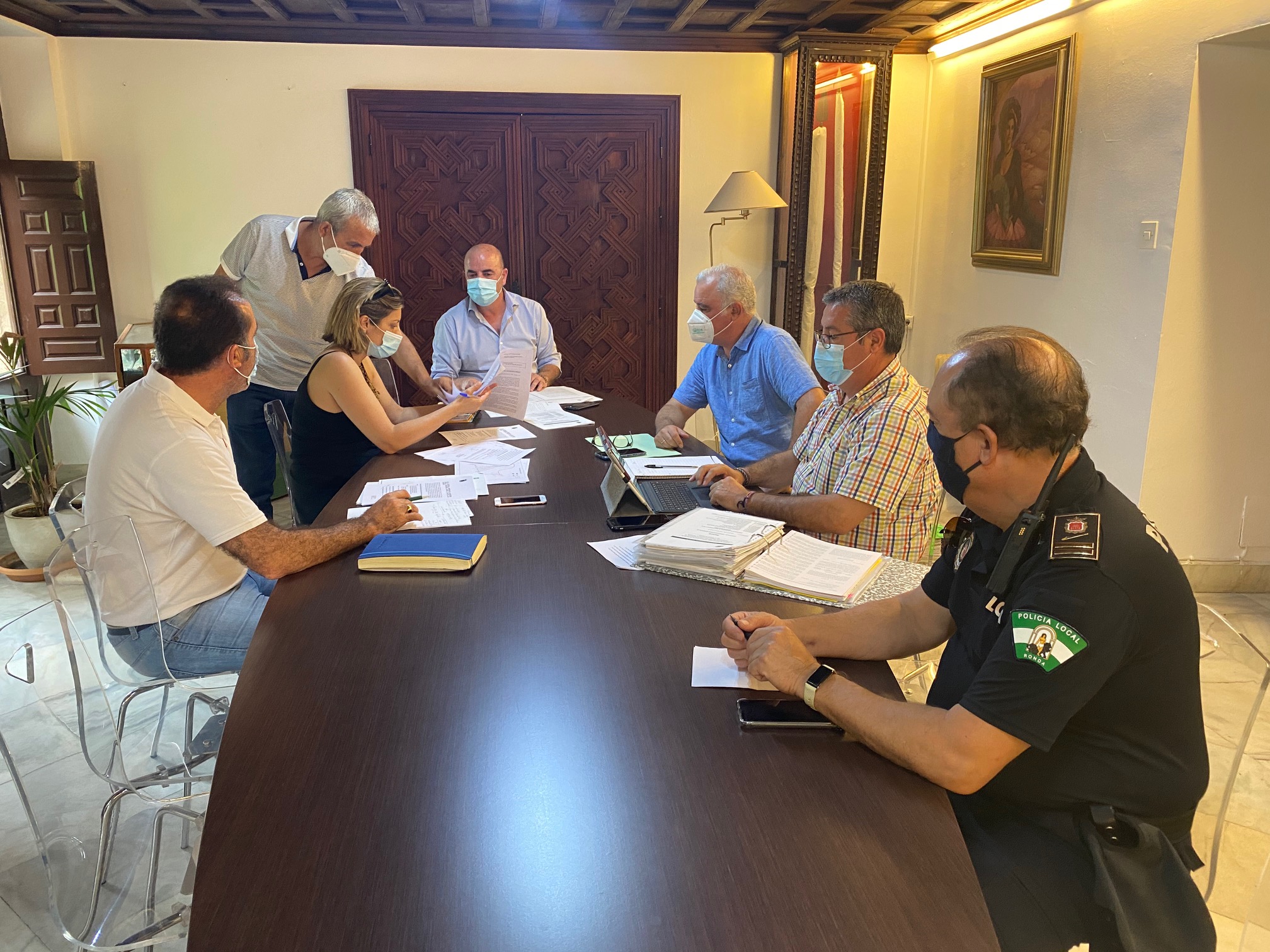 Momento de la reunión en la que han participado responsables municipales y de las empresas que prestan el servicio.