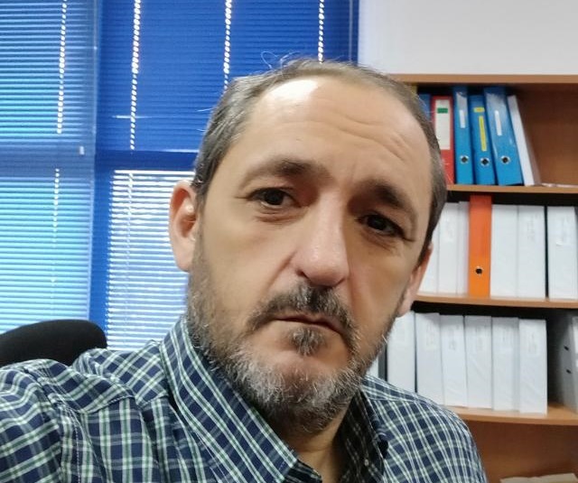 Imagen reciente del escritor pujerreño que ha escrito su última novela.