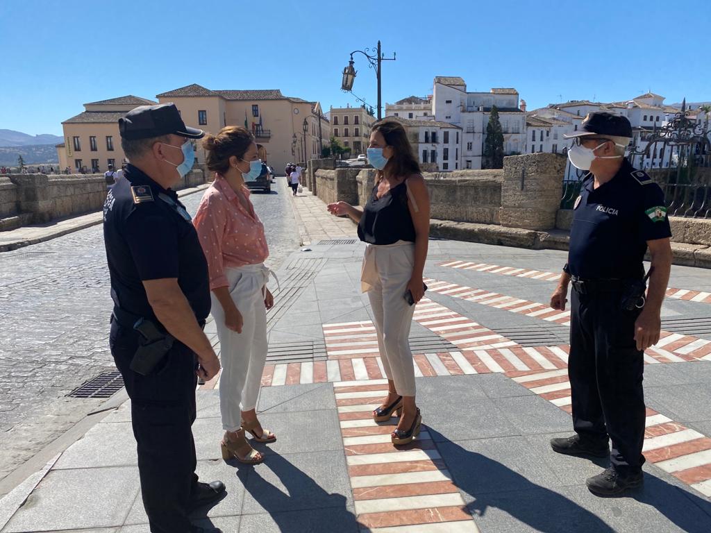 El tránsito de peatones en el Puente Nuevo quedará regulado para evitar cruces de personas.