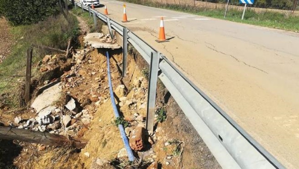 Imagen de una de las carreteras que se vieron dañadas por el temporal de octubre de 2018.