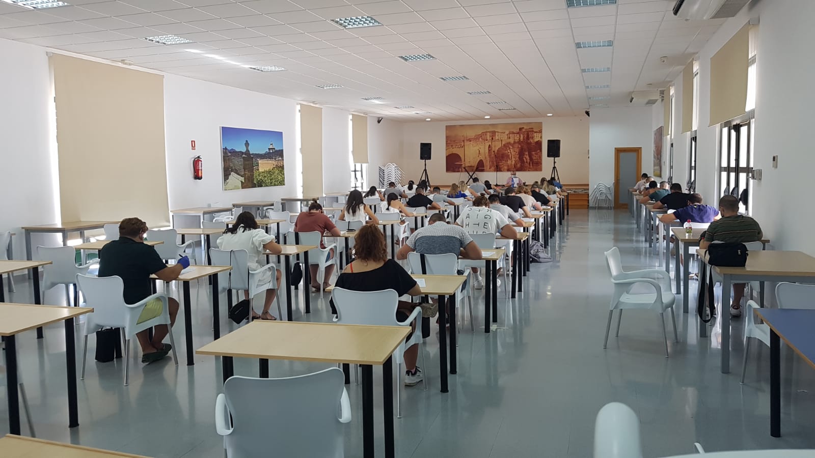 Imagen de una de las pruebas teóricas del carné de conducir que se han celebrado en el Centro de Mayores.