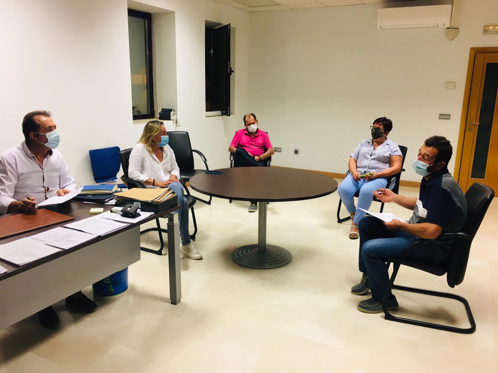 Momento de la reunión de los alcaldes pedáneos.