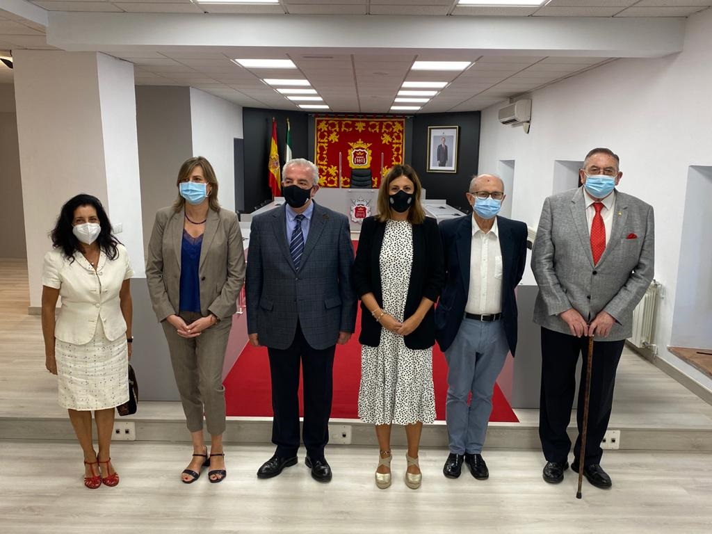 Varios alcaldes rondeños de la época democrática han participado en la apertura del nuevo salón de plenos.