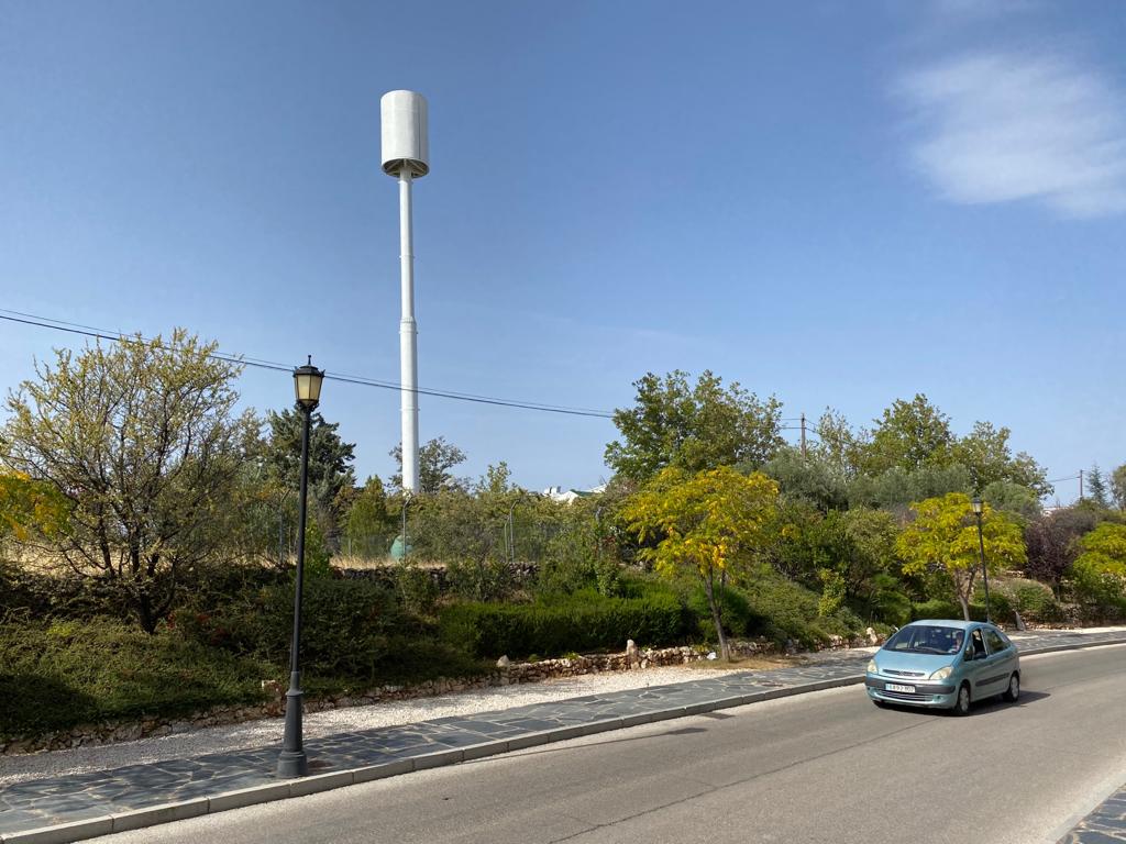 La antena apareció de la noche a la mañana en este paraje que será declarado próximamente Bien de Interés Cultural.