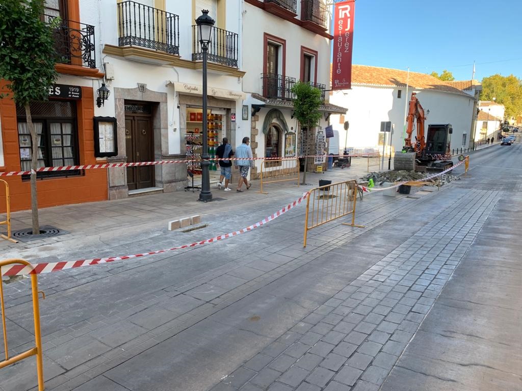 Los trabajos de reparación del pavimento de calle Virgen de la Paz se han iniciado hoy.