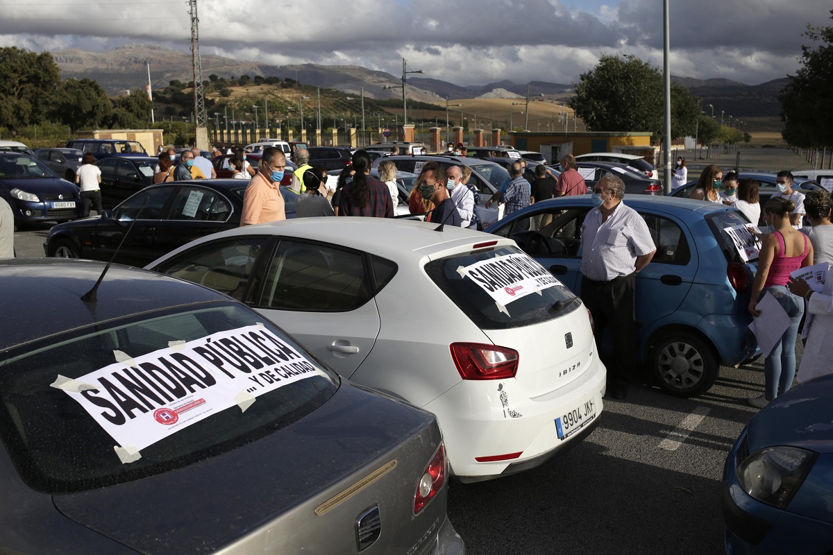Imágenes de los manifestantes al inicio de la marcha sin mantener en algunos casos las medidas de distanciamiento.