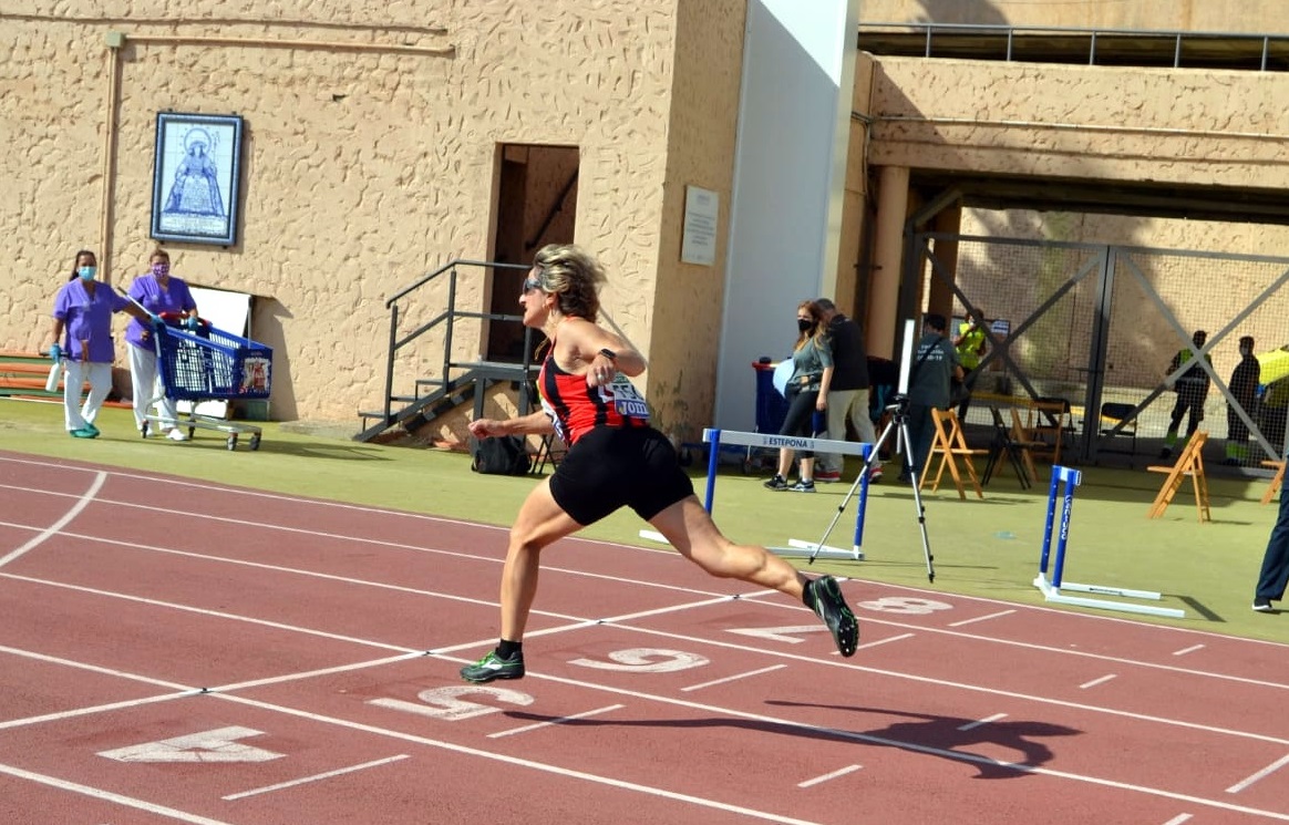 La atleta rondeña Encarni Villena consigue dos medallas de oro y dos de bronce en el Campeonato de España Máster