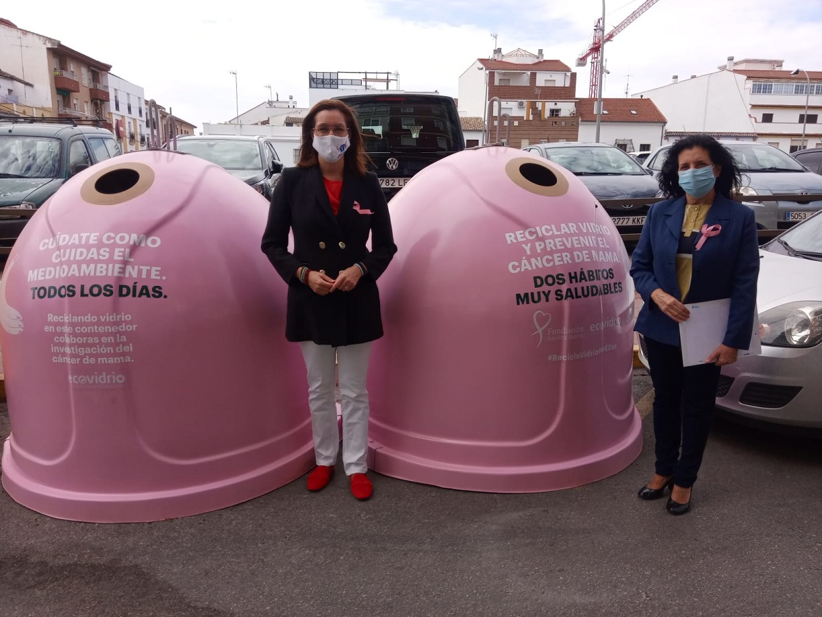 Ronda se suma a la campaña de Ecovidrio y ya tiene en sus calles contenedores temáticos para combatir el cáncer de mama