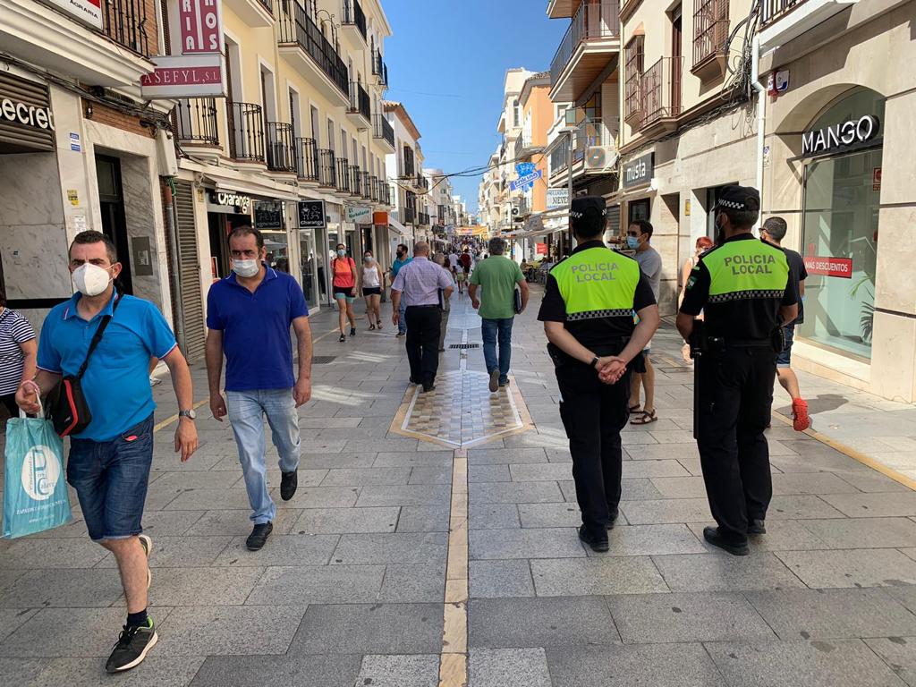 Agentes de la Policía Local en un control en el centro de Ronda.