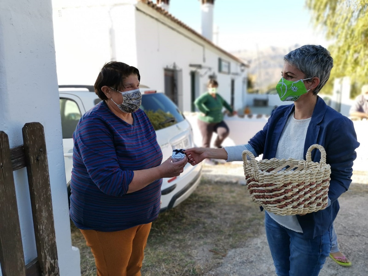 La concejal ha reconocido con un detalle la labor de las mujeres rurales del municipio.