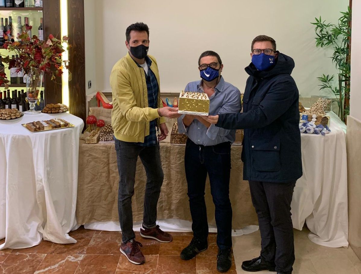Uno de los espacios televisivos se ha grabado en la confitería rondeña Daver.