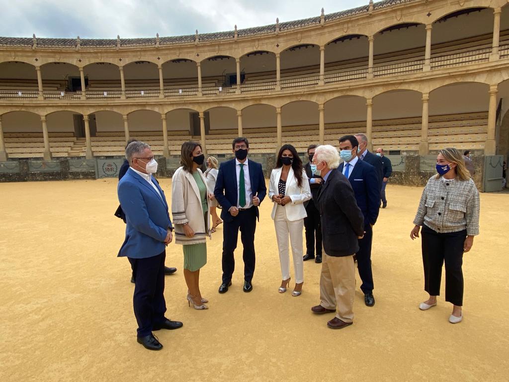 El vicepresidente de la Junta y consejero de Turismo ha visitado el coso de la Real Maestranza de Ronda.