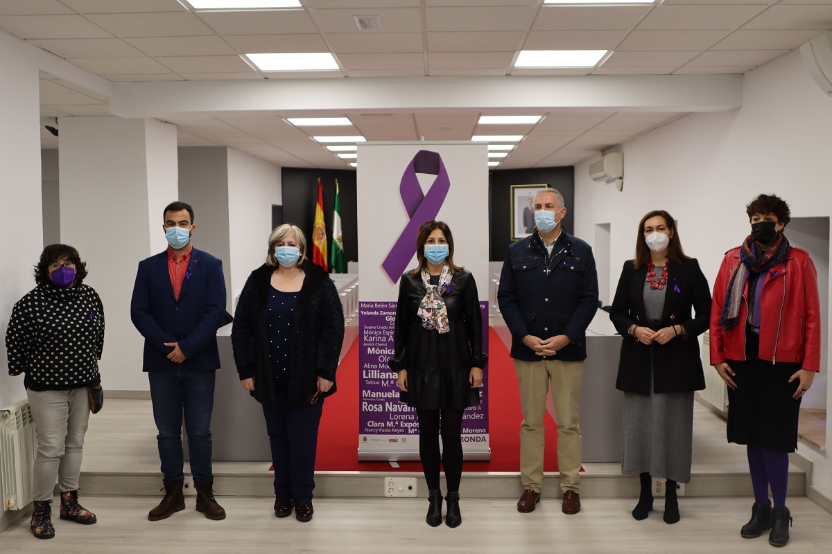 Responsables de los grupos políticos en el acto oficial contra la violencia de género.