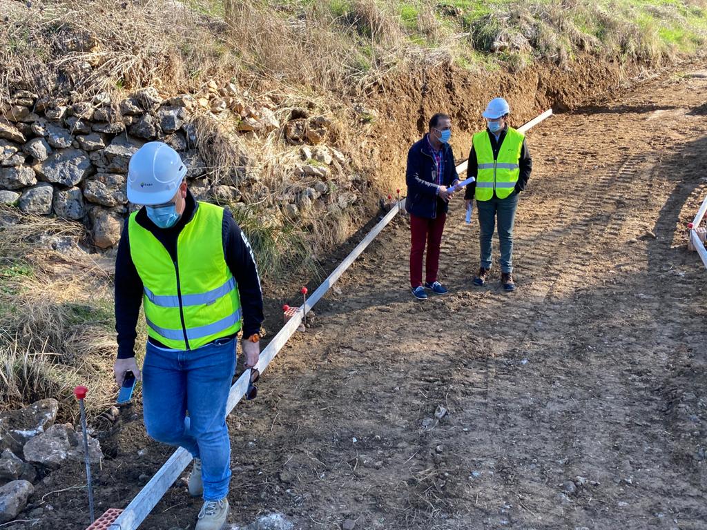 El concejal de Medio Ambiente ha visitado hoy los trabajos en los caminos públicos.