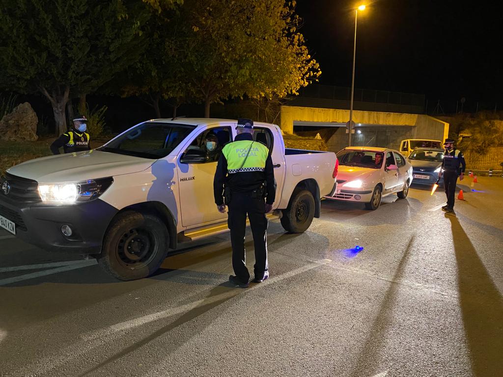 La Policía ha controlado los vehículos que entraban y salían de Ronda durante este martes.