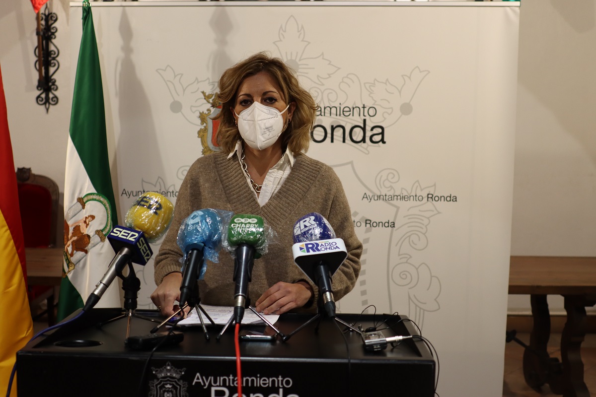 La concejal de Contratación en la rueda de prensa de este jueves.