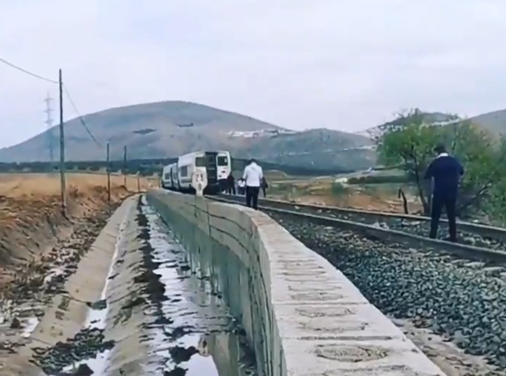 Imagen de un descarrilamiento del tren en la línea Algeciras-Ronda-Bobadilla.