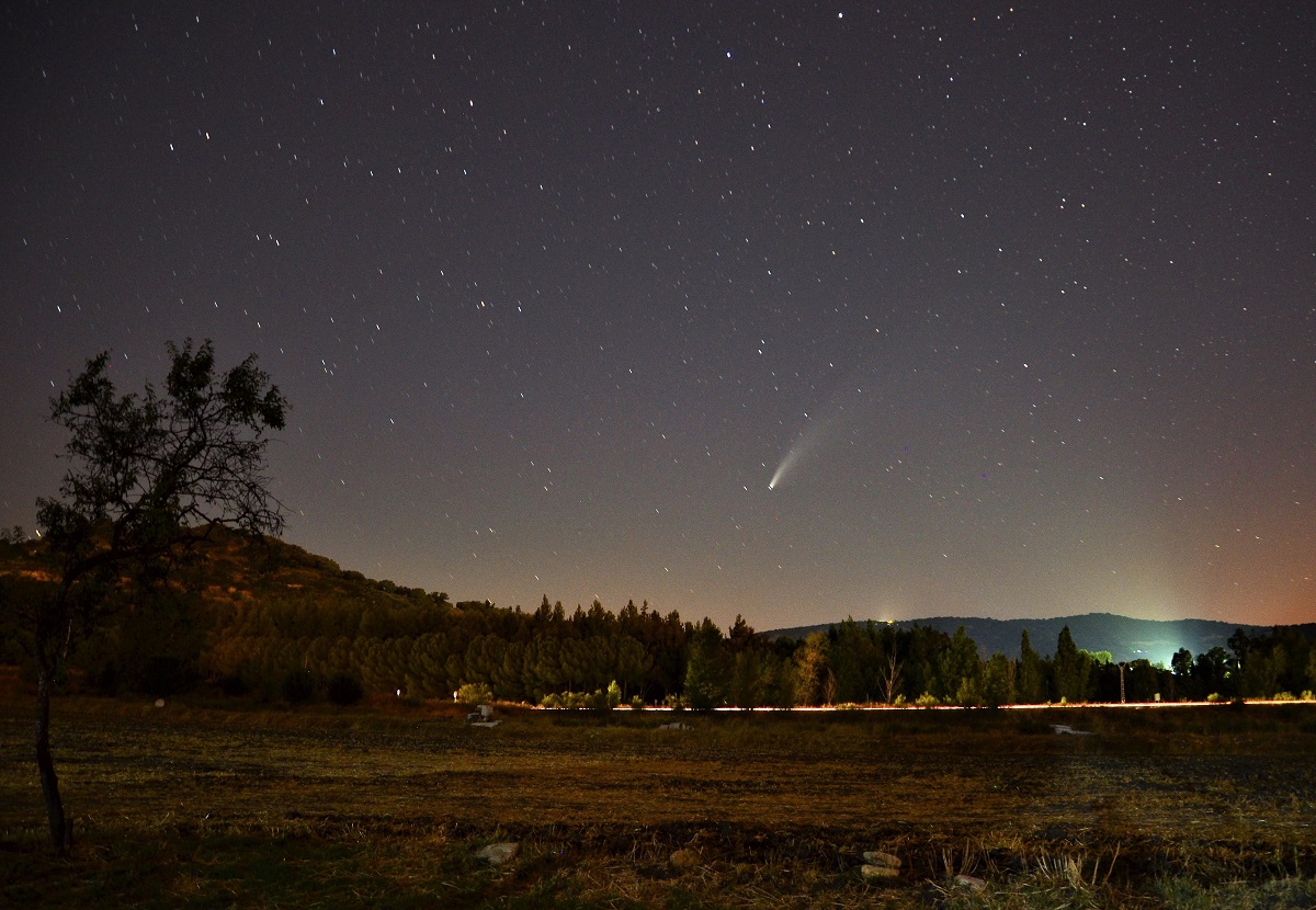 La imagen de portada es una foto de Rafael Muñoz Muñoz, del cometa C/2020 F3 NEOWISE.