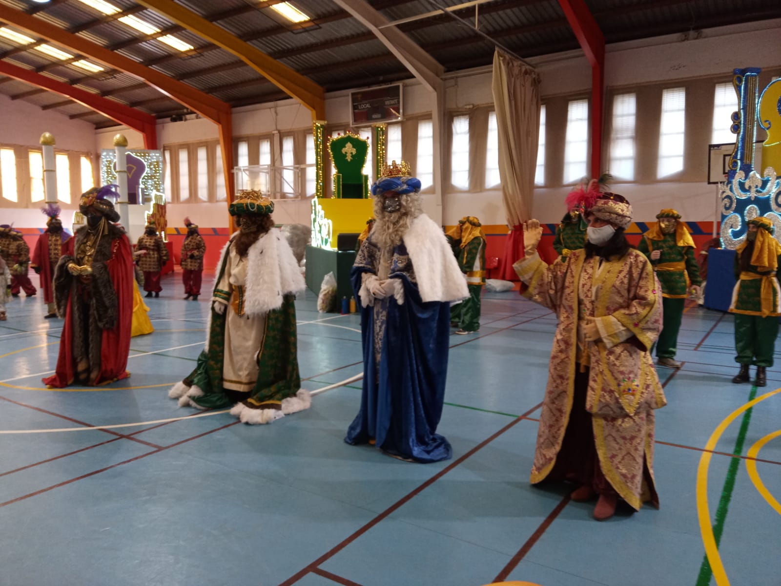 Los Reyes Magos han podido saludar a Sus Majestades manteniendo las medidas de seguridad.