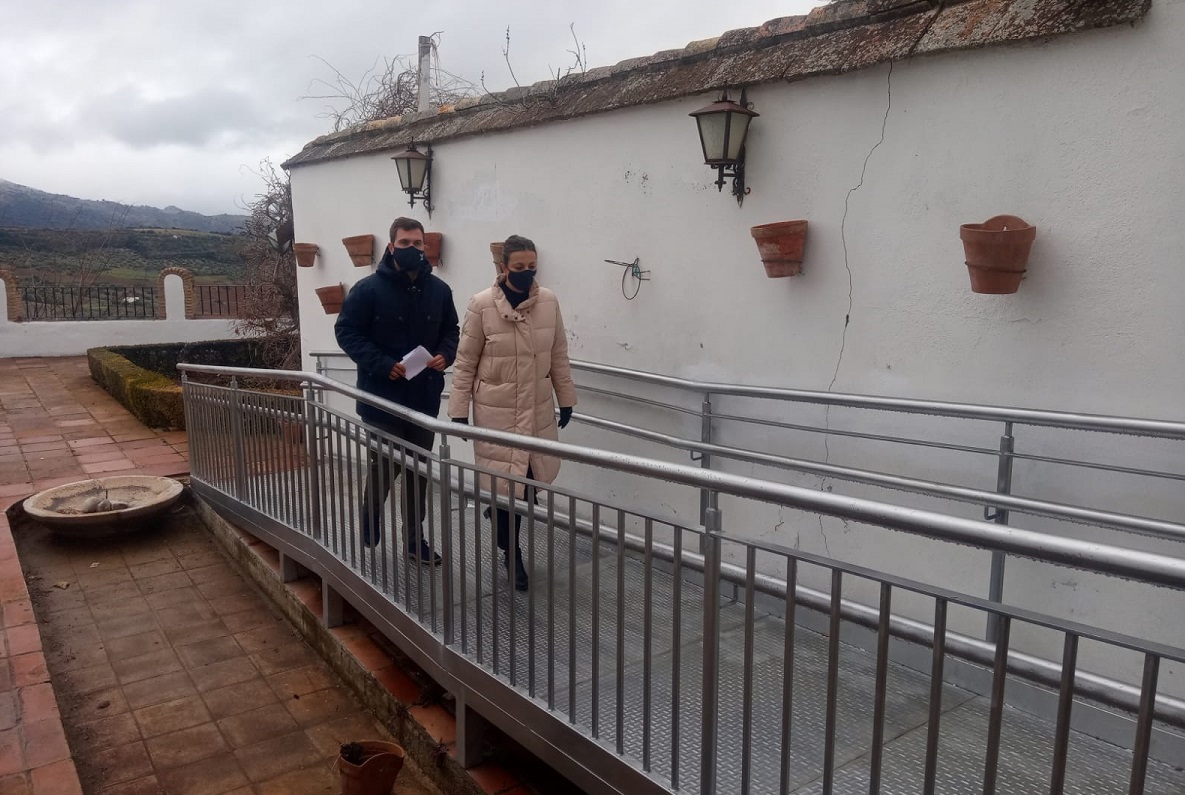 La alcaldesa ha visitado hoy las obras junto con el concejal de Turismo.
