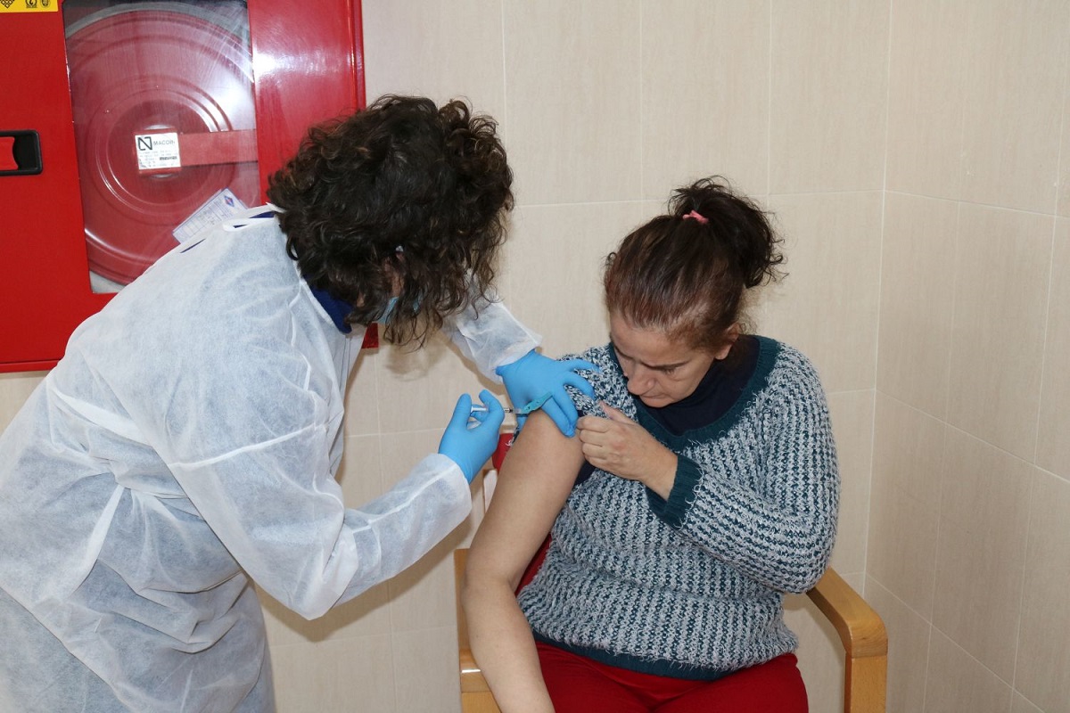 Más de 200 usuarios y trabajadores de Asprodisis reciben la primera dosis de la vacuna anti Covid