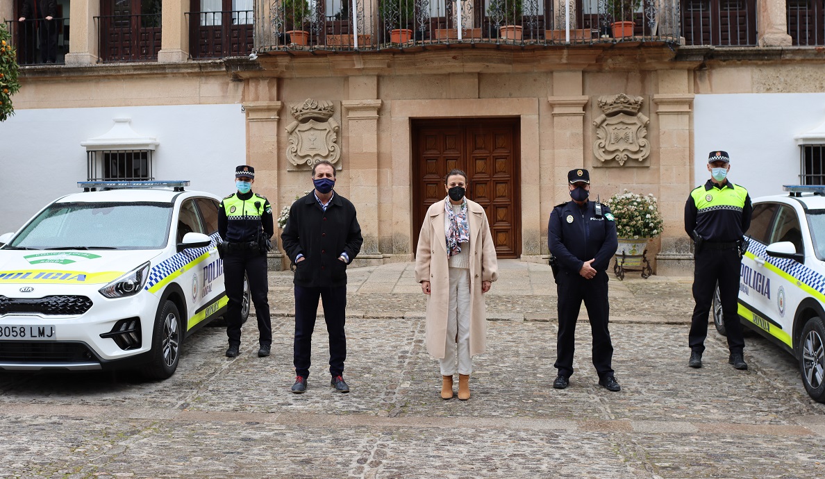 Han presentado esta mañana dos nuevos coches que se incorporan a la flota de la patrulla de la Policía Local.