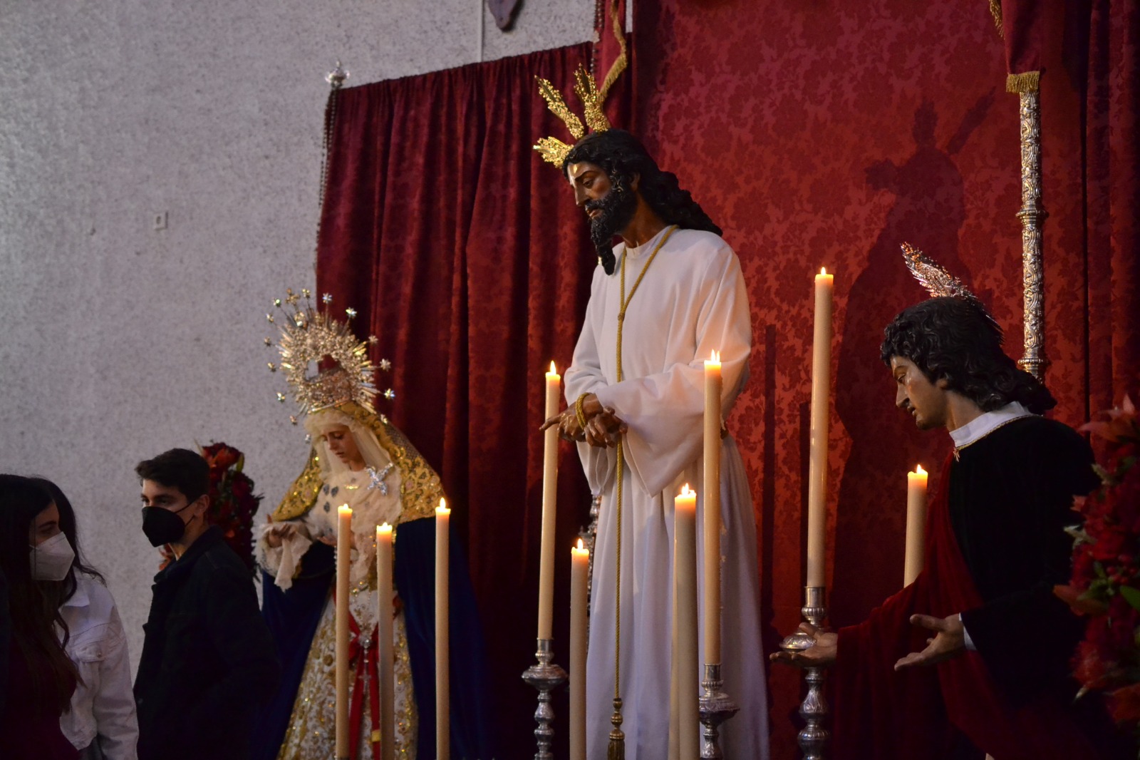 Los titulares de la hermandad han recibido las plegarias de los fieles.