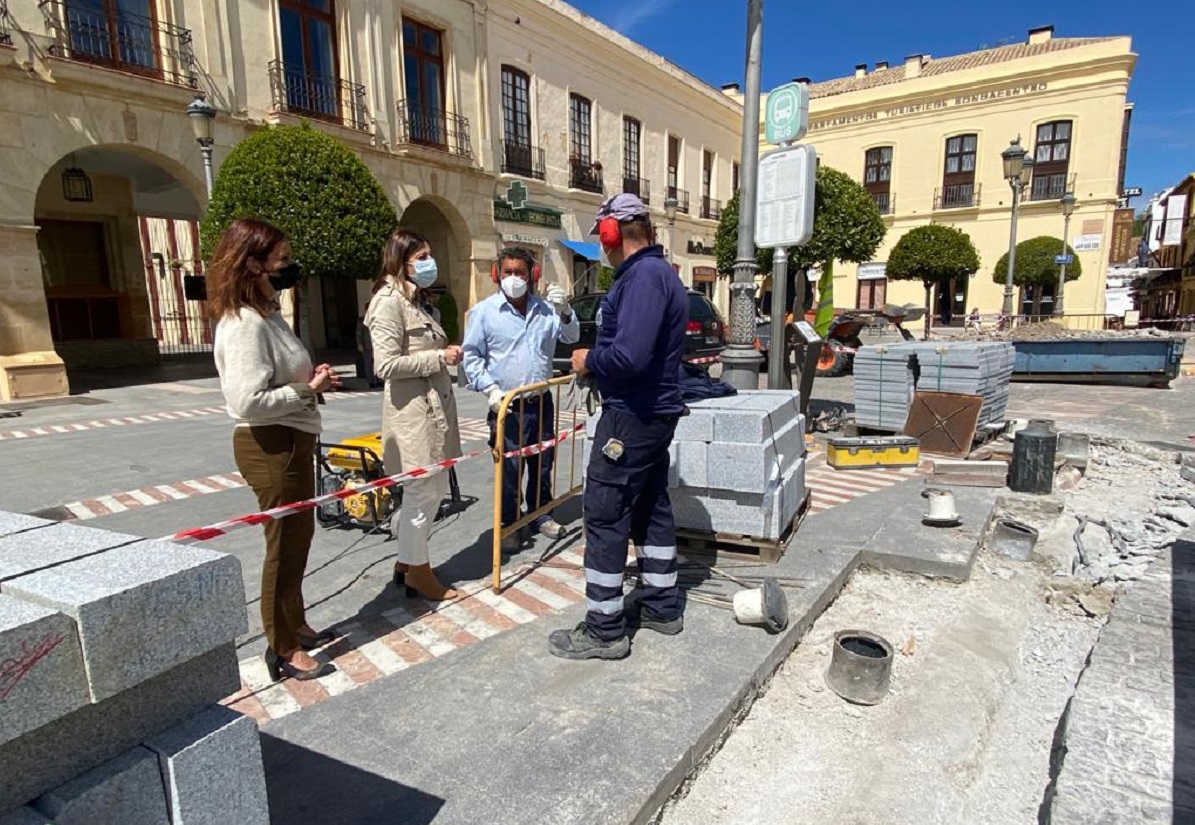 Los trabajos se prolongarán durante veinte días donde se sustituirán lozas deterioradas y se repondrán puntos de iluminación horizontal .