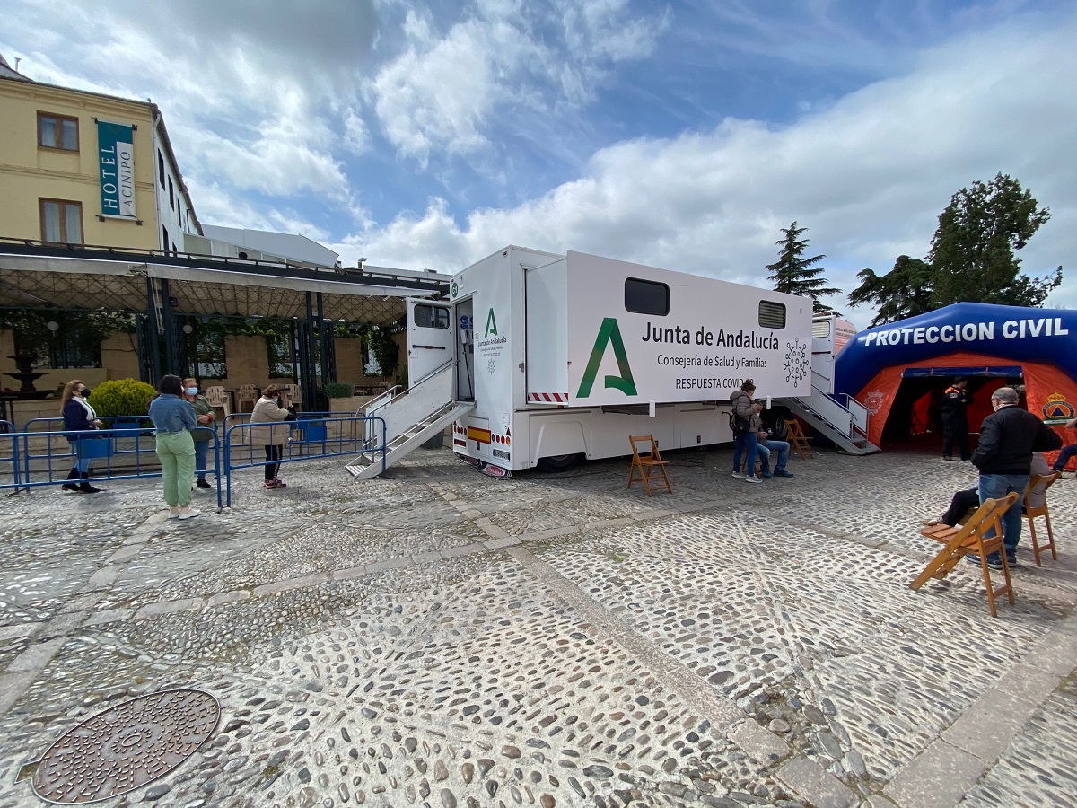 La vacunación se ha realizado junto al paseo de Blas Infante.