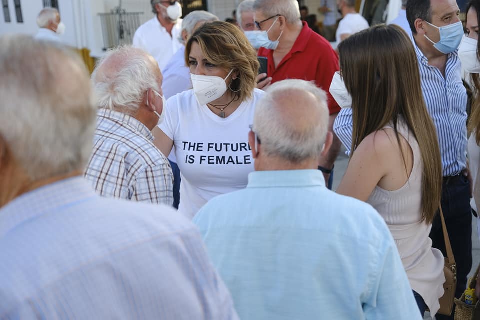 La candidata a las primarias del PSOE durante su visita de ayer a Cuevas del Becerro.