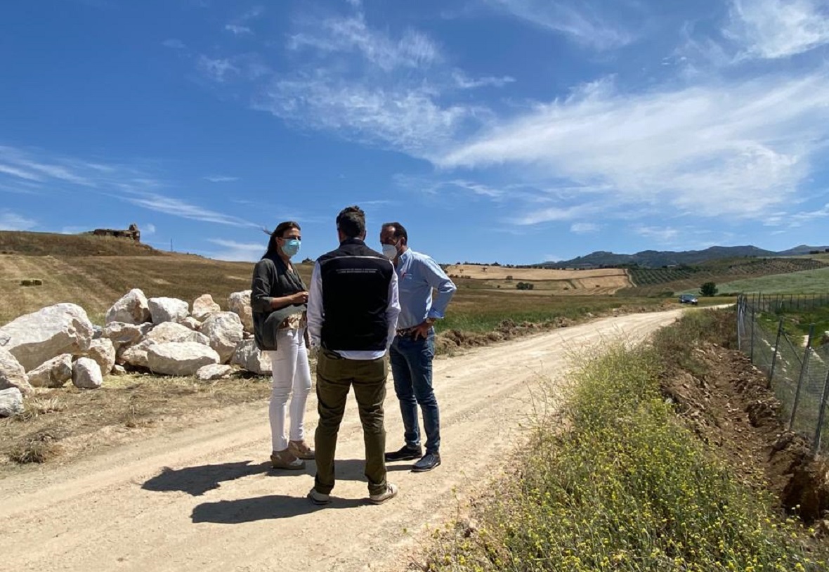 Los trabajos se han iniciado en el camino de Navares-Tejares.