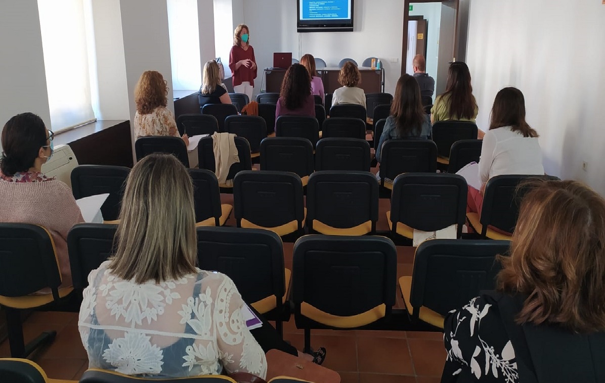 Ha sido impartida por la experta en la materia, Yolanda Trigueros, en el Convento de Santo Domingo .