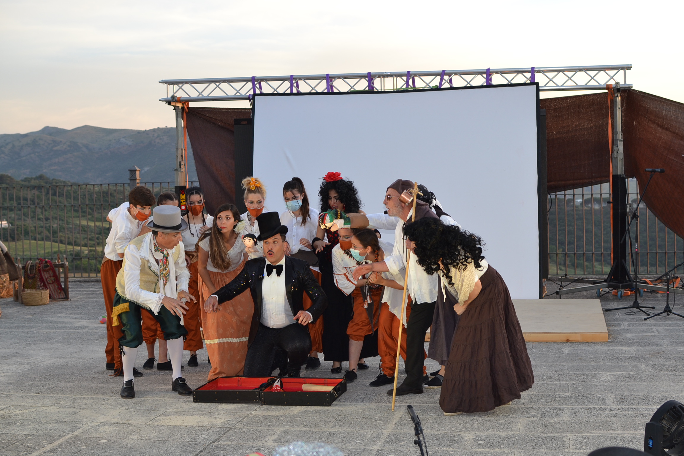 Historia, futuro, arte y color en la Gala de Ronda Romántica 2012.