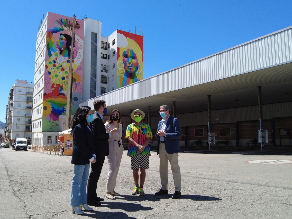 La obra del artista urbano Okuda ya es visible en Ronda