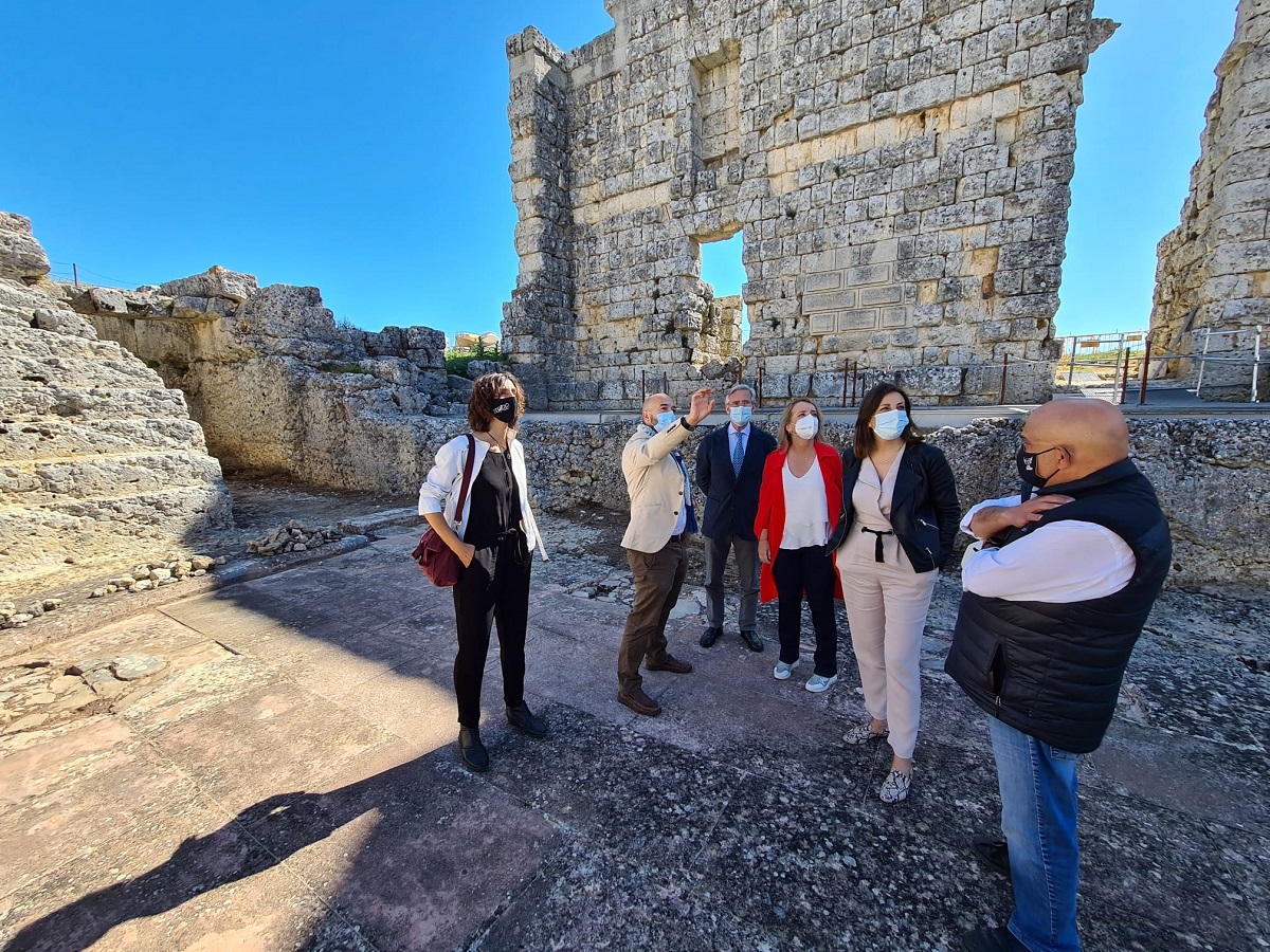 La alcaldesa junto a responsables de Patrimonio han recorrido hoy el yacimiento romano.